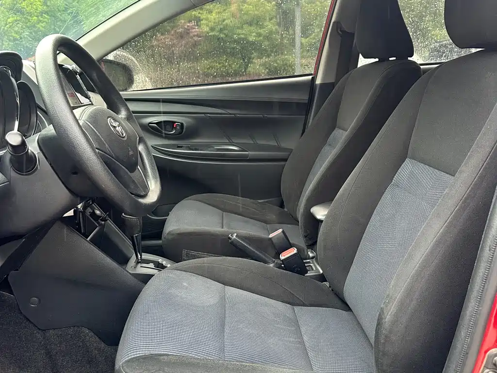 Toyota Yaris L 2017 — фото 7