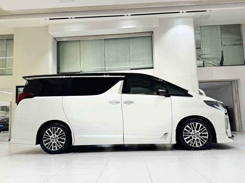 Toyota Alphard 2018 — фото 7