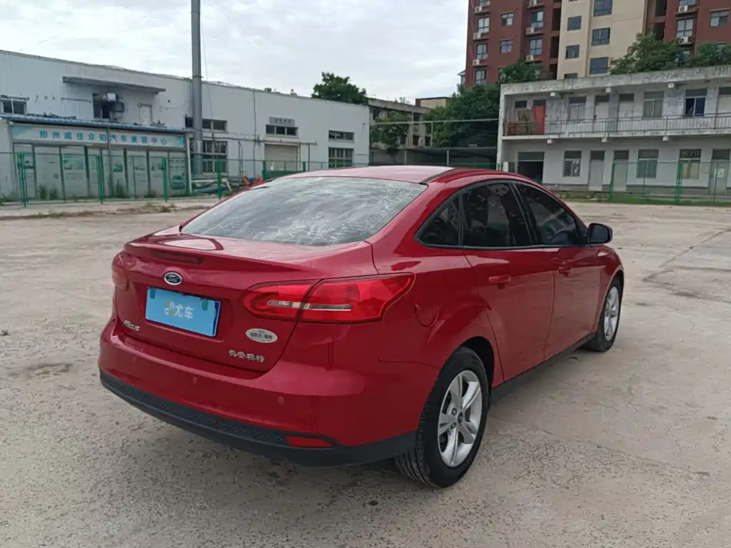 Ford Focus 2017 — фото 15