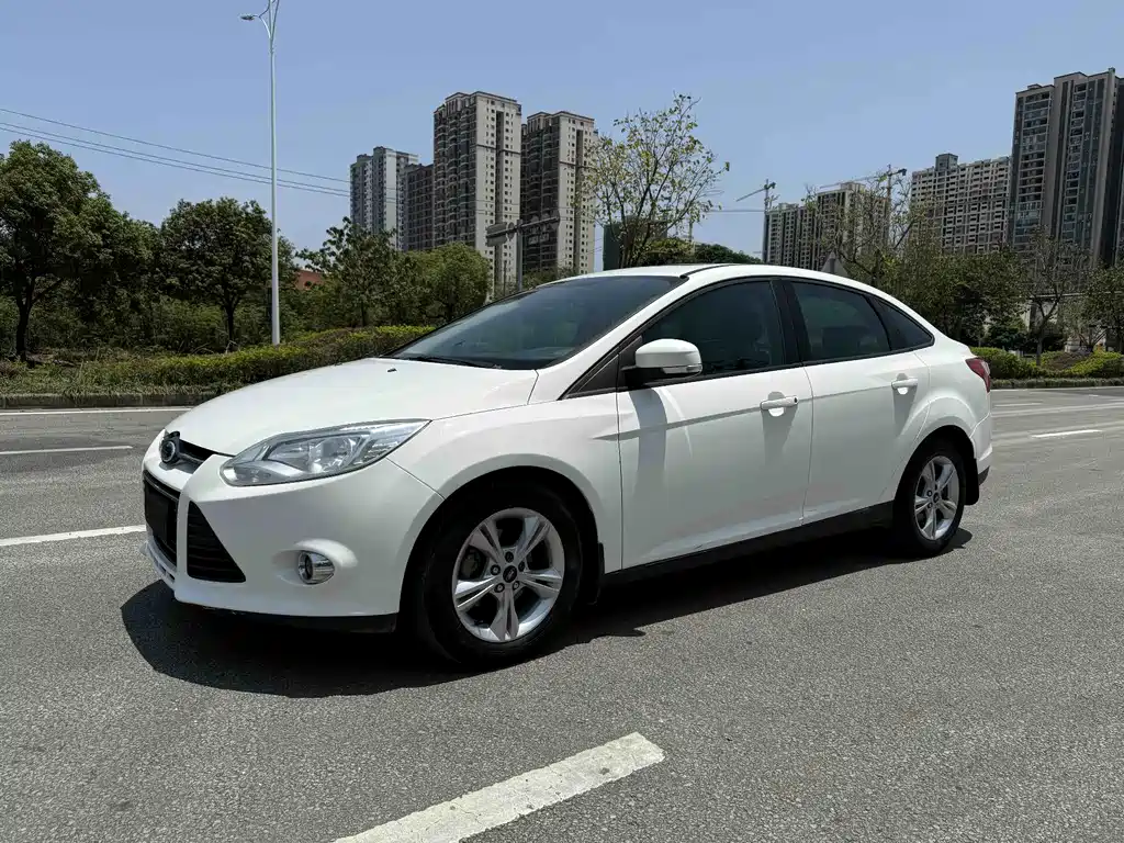 Ford Focus 2014 — фото 1