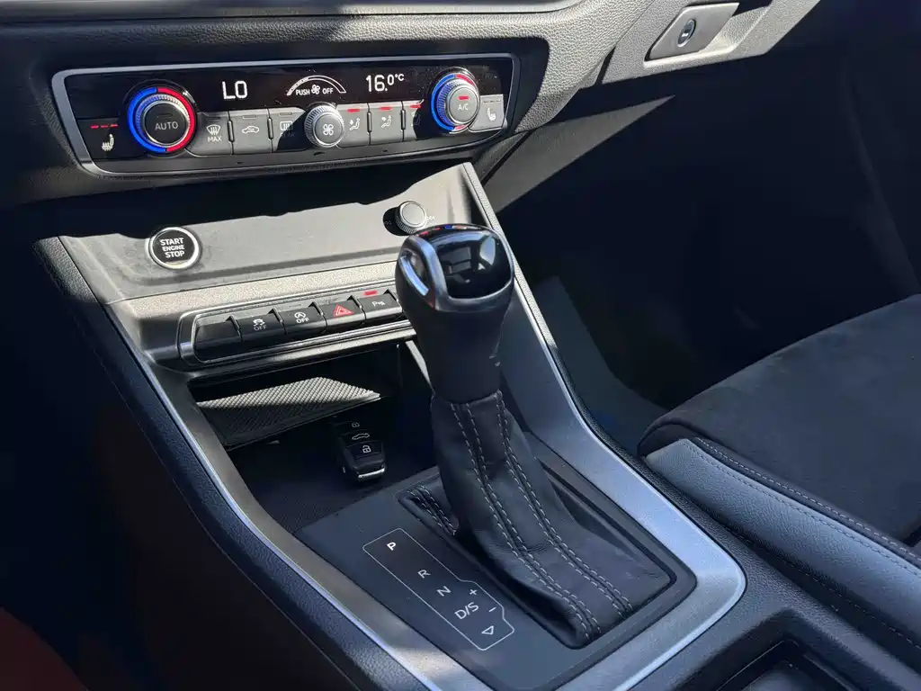 Audi Q3 2021 — фото 13