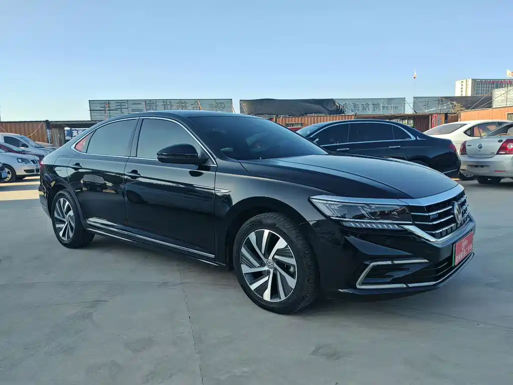 Volkswagen Passat Plug-In Hybrid 2019 — фото 2