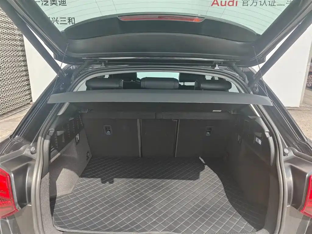 Audi Q2L 2024 — фото 13