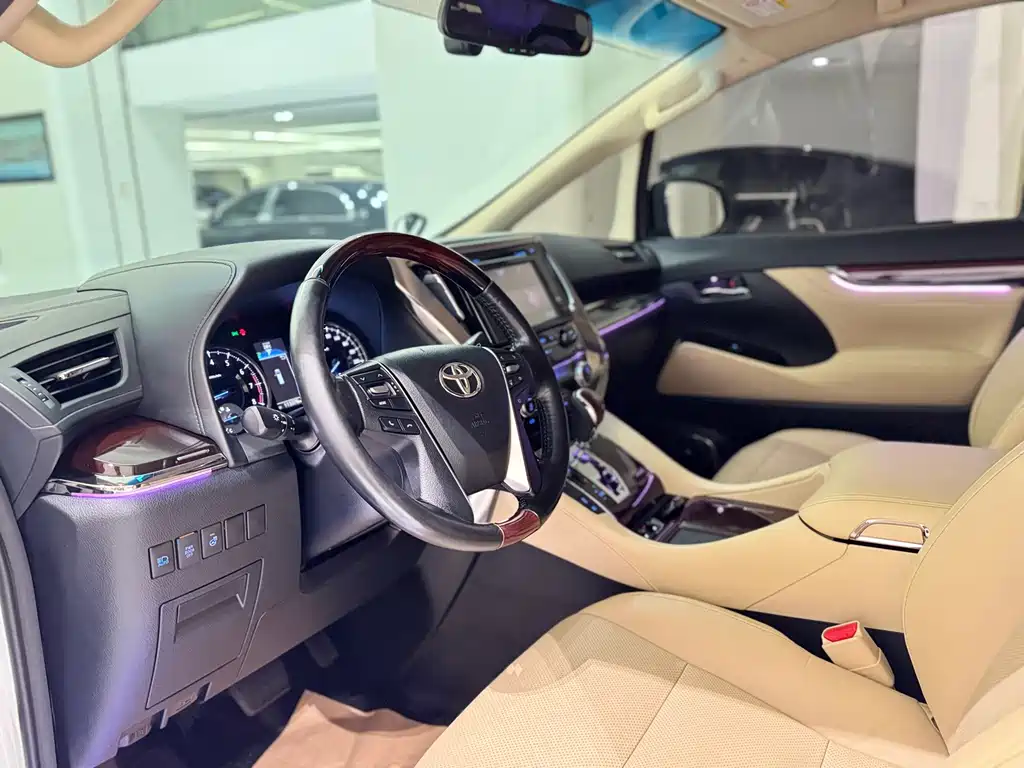Toyota Alphard 2018 — фото 9