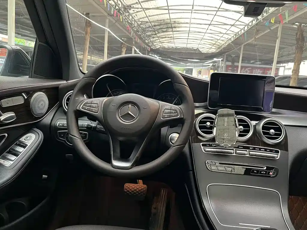 Mercedes-Benz GLC 2016 — фото 19