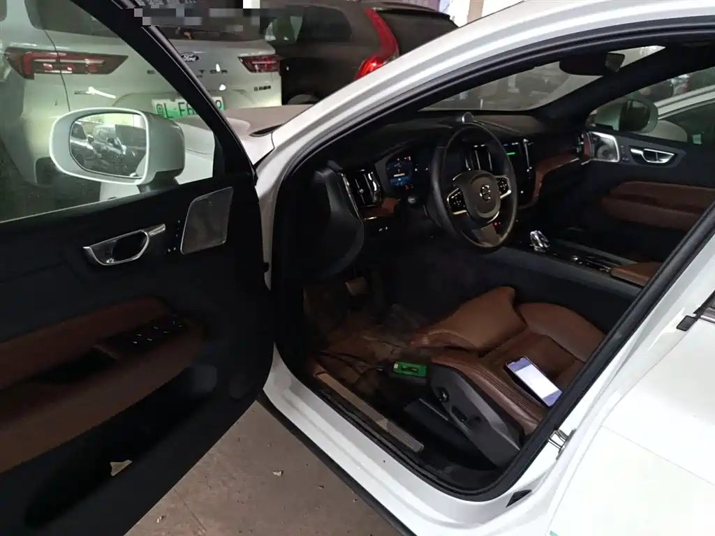 Volvo XC60 PHEV 2024 — фото 16