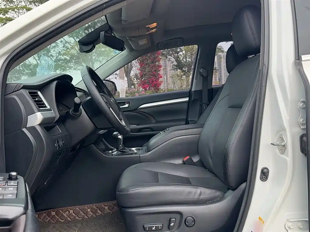 Toyota Highlander 2018 — фото 11