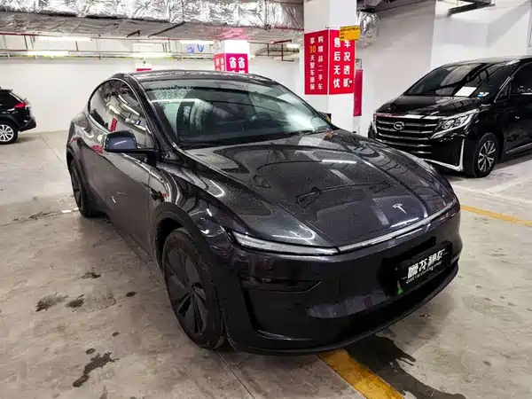 Tesla Model Y 2025