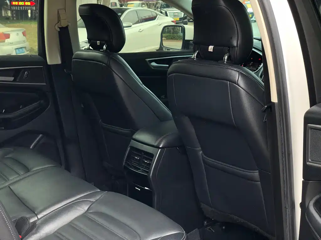 Ford Edge 2018 — фото 20