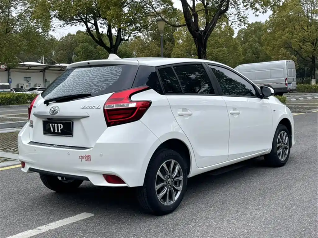 Toyota Yaris L 2021 — фото 23