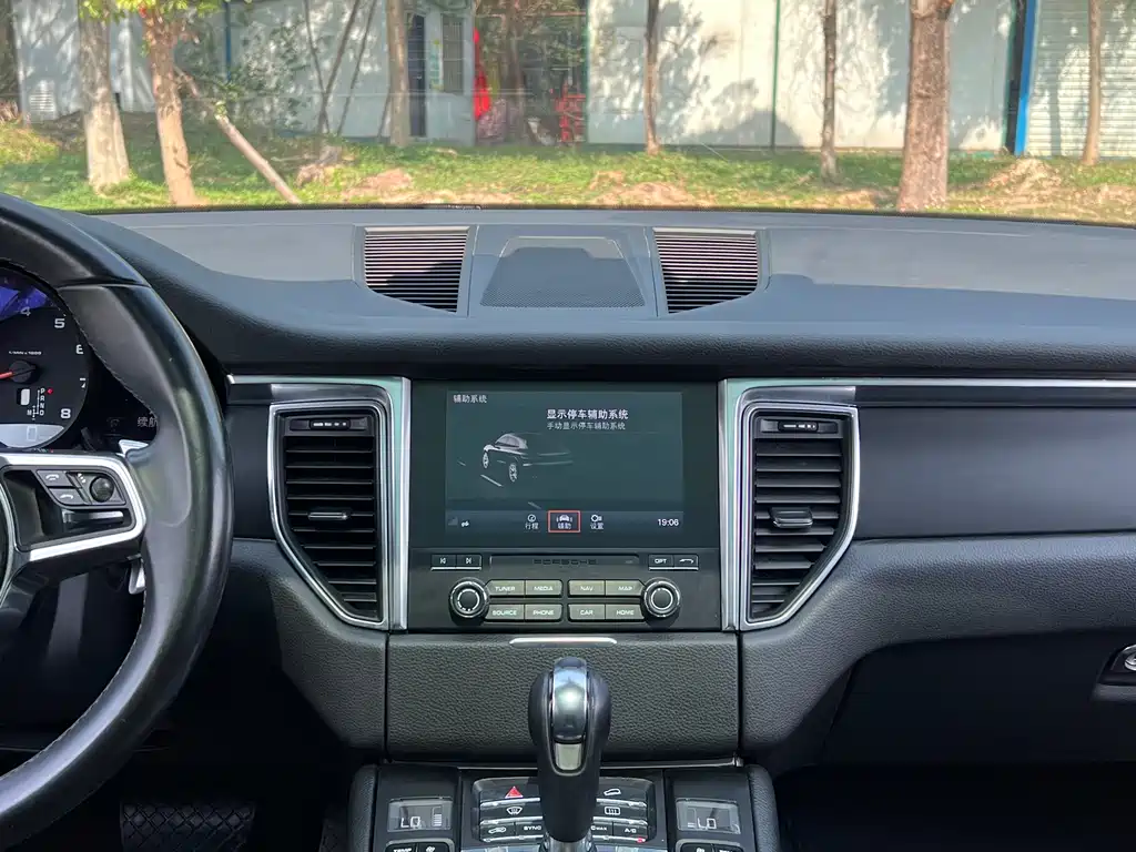 Porsche Macan 2018 — фото 11