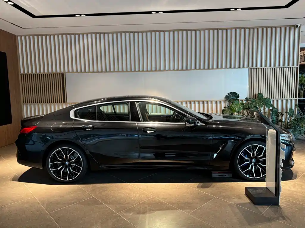 BMW 8 Series 2022 — фото 2