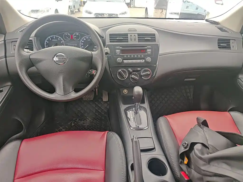 Nissan Tiida 2015 — фото 10