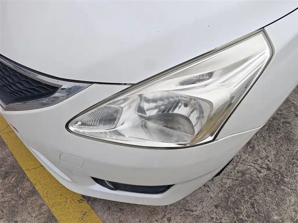 Nissan Tiida 2015 — фото 24