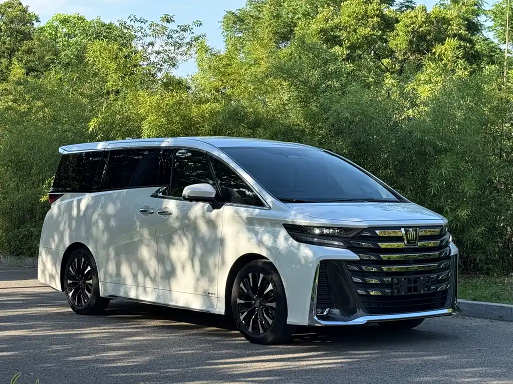 Toyota Vellfire 2023 — фото 3