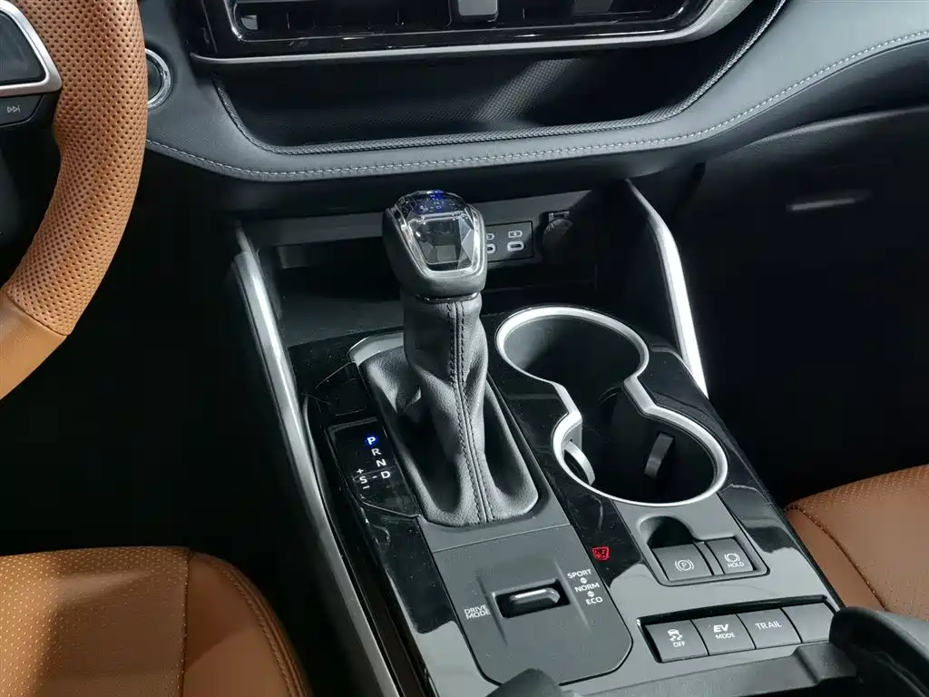 Toyota Highlander 2024 — фото 13