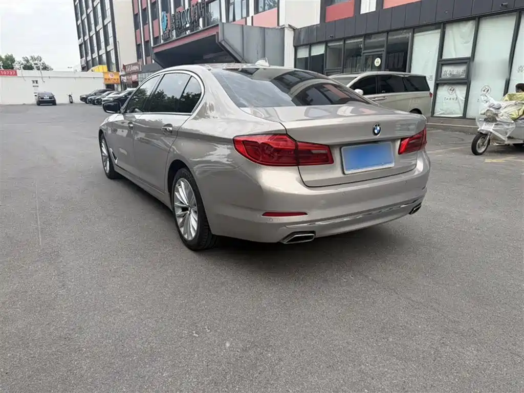 BMW 5 Series 2018 — фото 8
