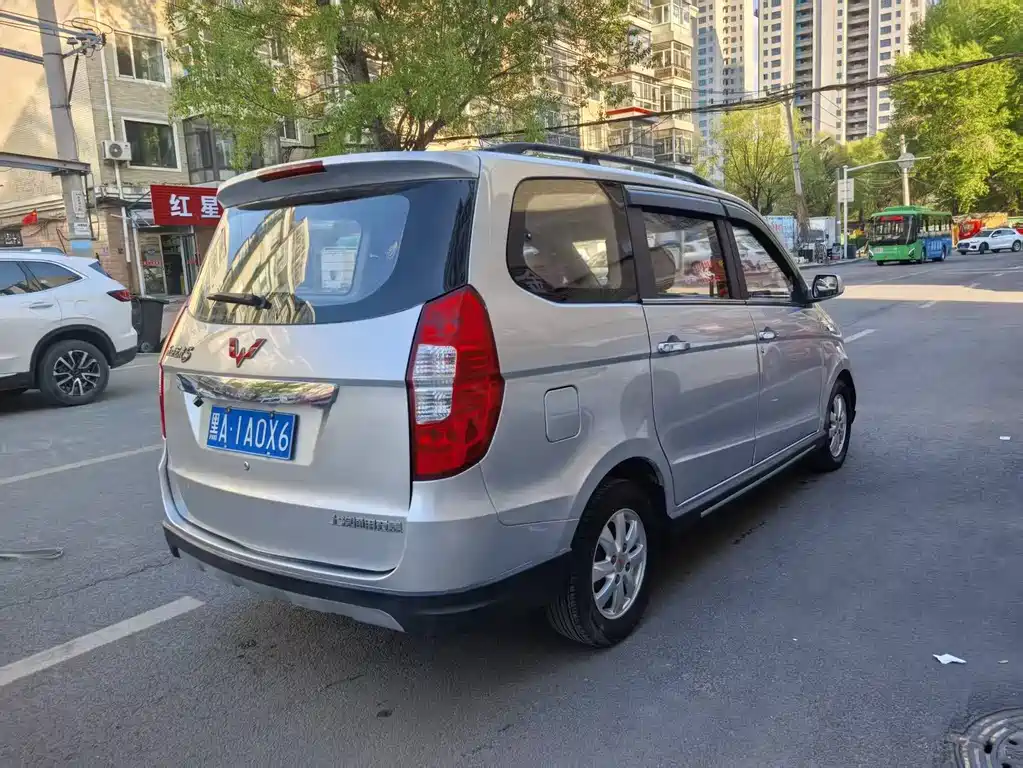 Wuling Hongguang 2015 — фото 4