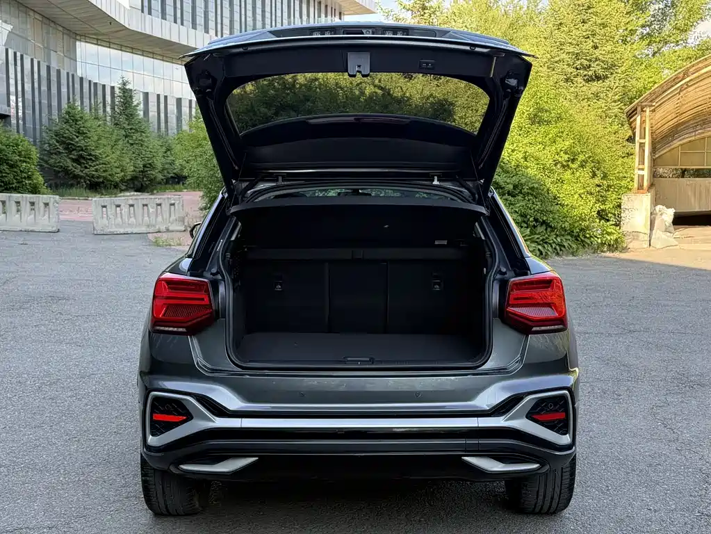 Audi Q2L 2023 — фото 17