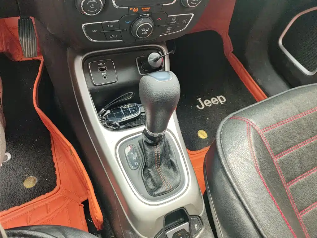 Jeep Compass 2020 — фото 14