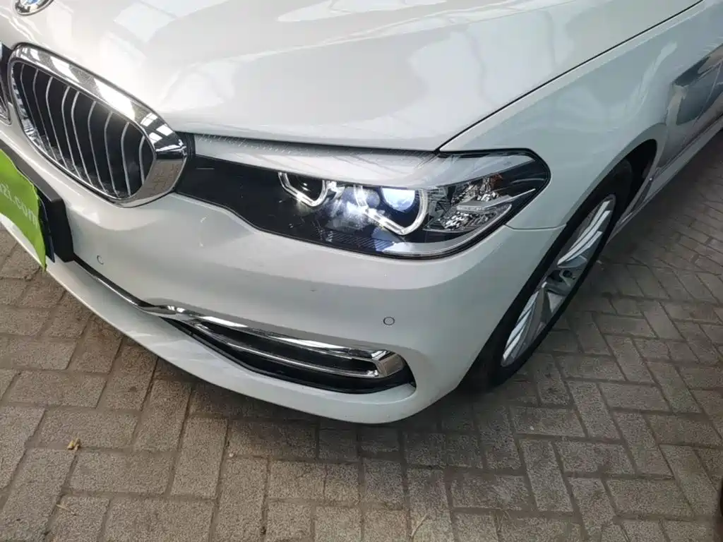 BMW 5 Series 2019 — фото 18