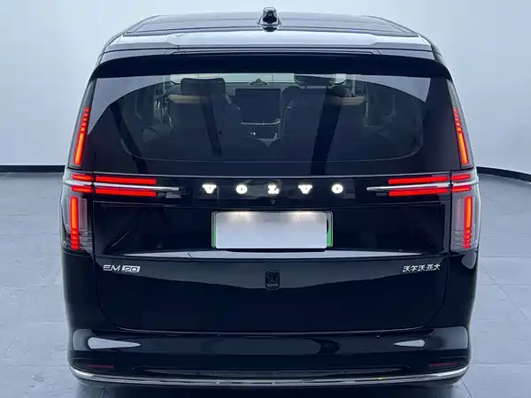 Volvo EM90 2024