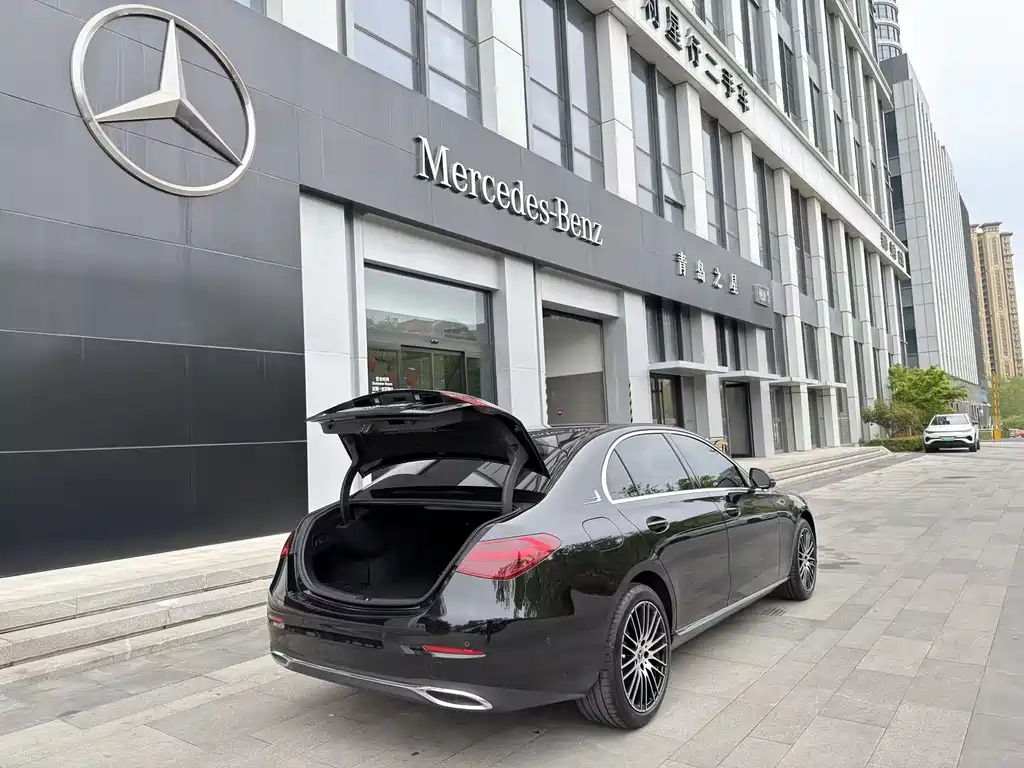 Mercedes-Benz C-Class 2025 — фото 10
