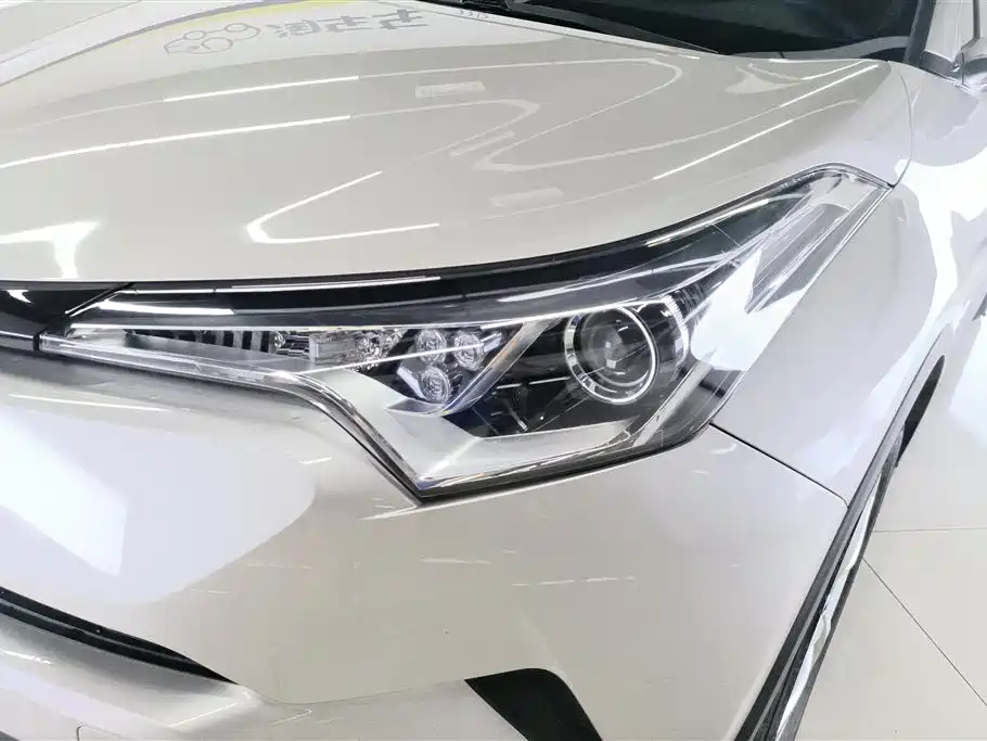 Toyota C-HR 2020 — фото 5