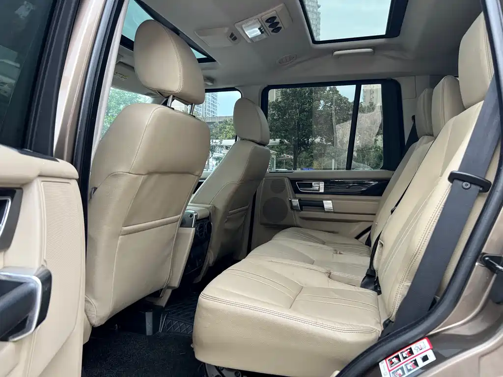 Land Rover Discovery 2010 — фото 11