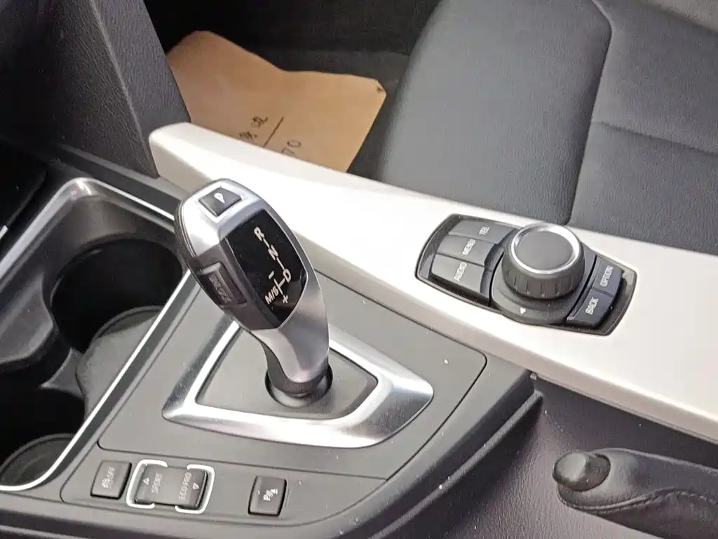 BMW 3 Series 2015 — фото 14