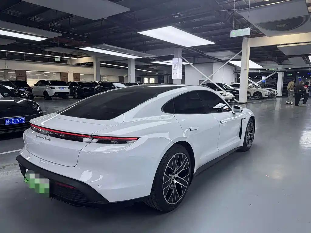 Porsche Taycan 2021 — фото 14
