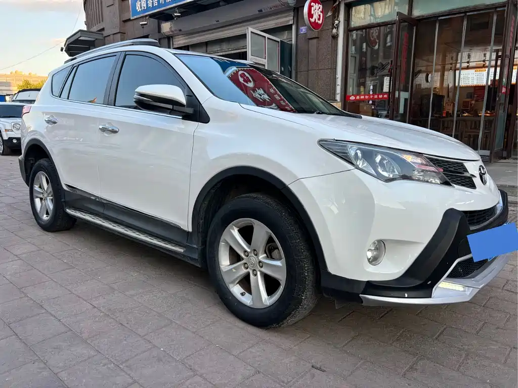 Toyota RAV4 2013 — фото 3