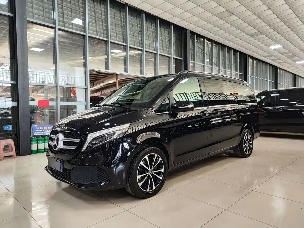 Mercedes-Benz V-Class 2022 — фото 1