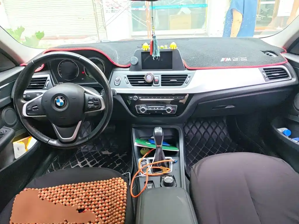 BMW 1 Series 2018 — фото 10