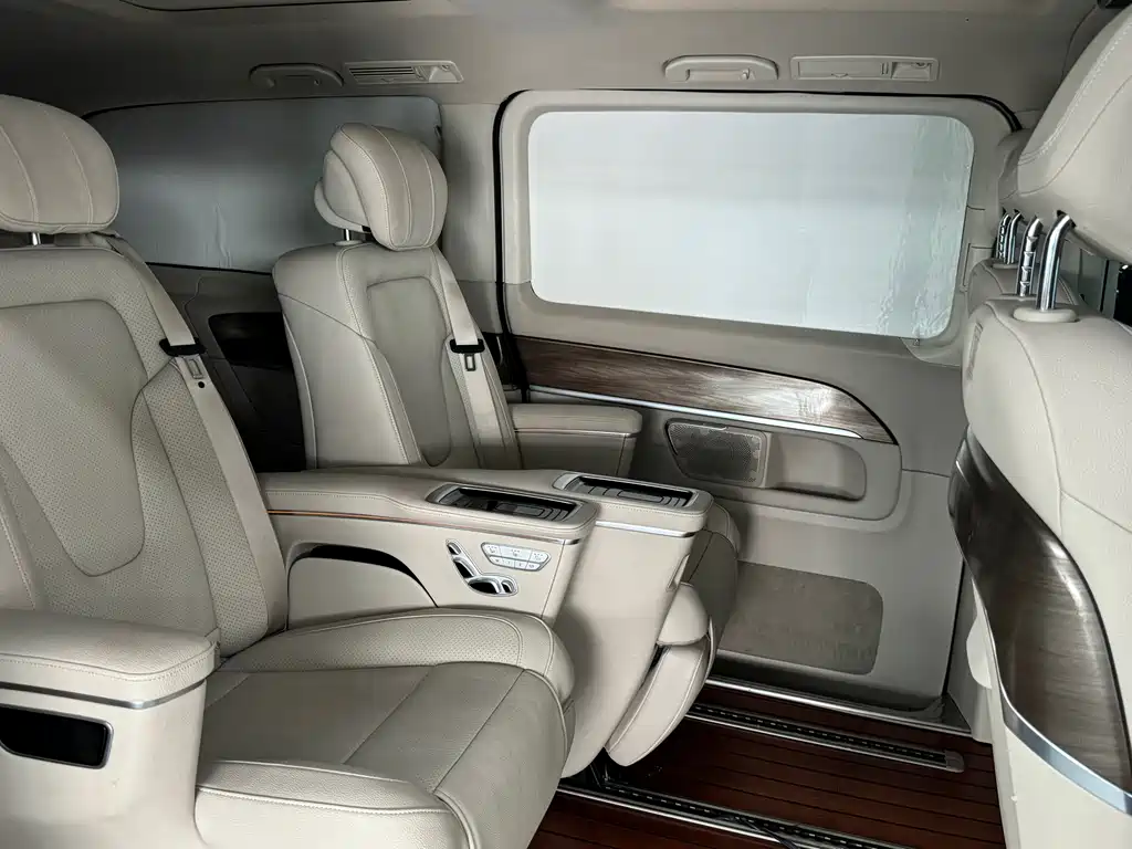 Mercedes-Benz V-Class 2022 — фото 8
