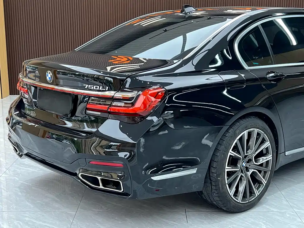 BMW 7 Series 2012 — фото 14