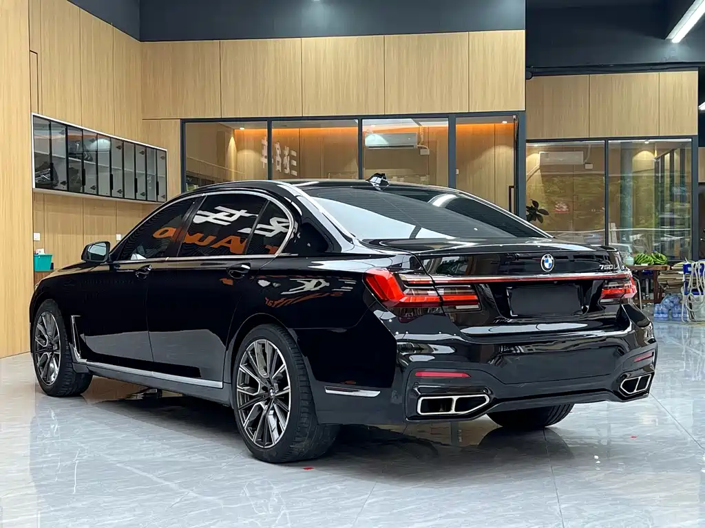 BMW 7 Series 2012 — фото 4