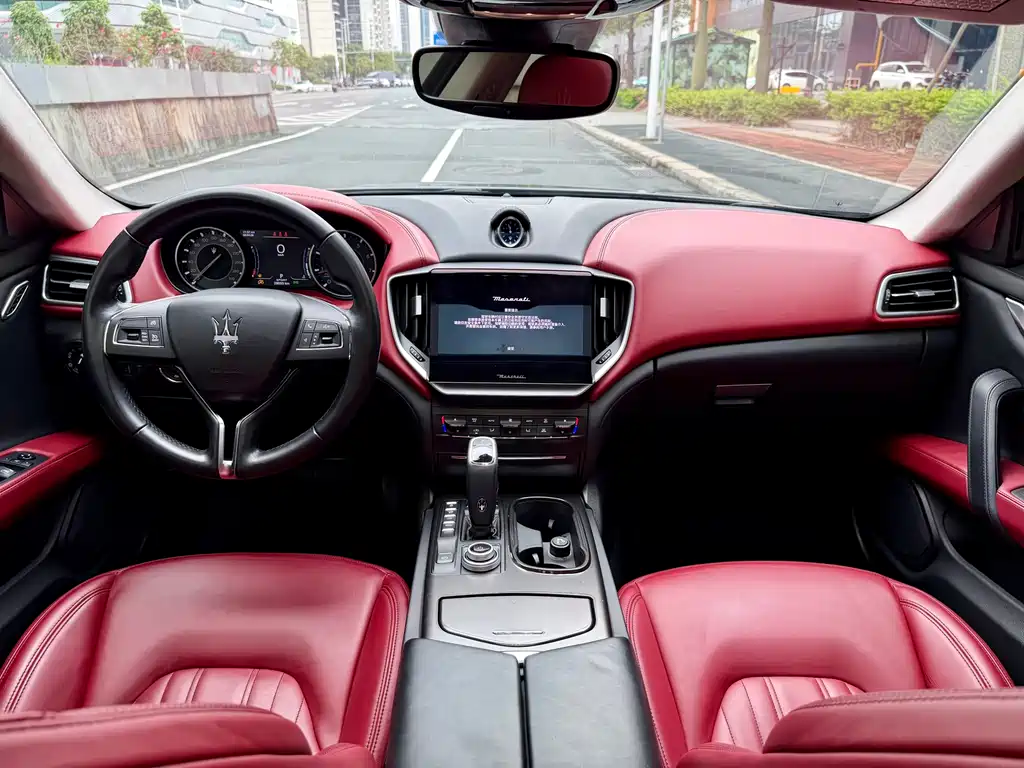 Maserati Ghibli 2021 — фото 24