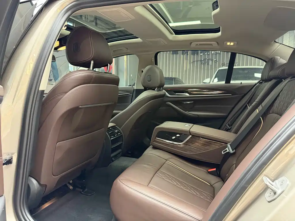 BMW 5 Series 2020 — фото 15