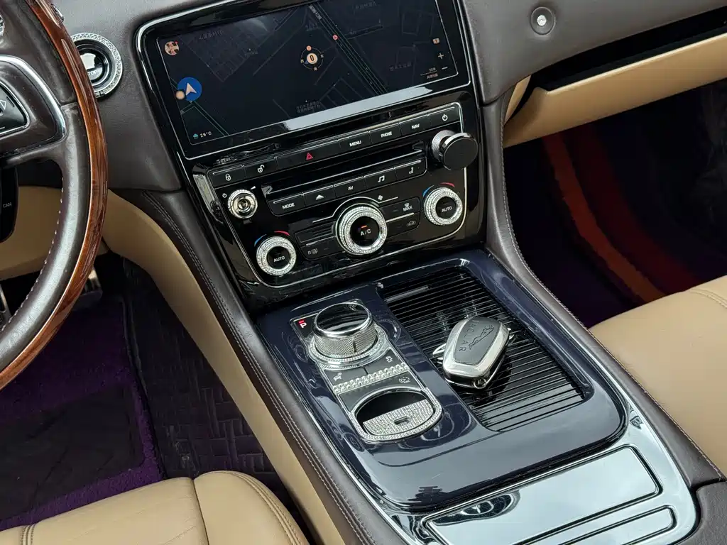 Jaguar XJ 2012 — фото 7