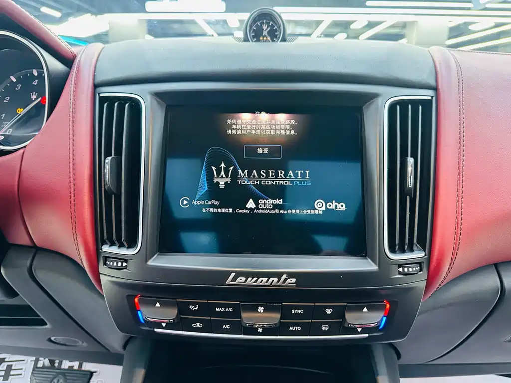 Maserati Levante 2017 — фото 16