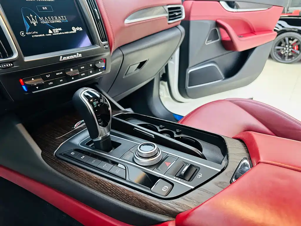 Maserati Levante 2017 — фото 17
