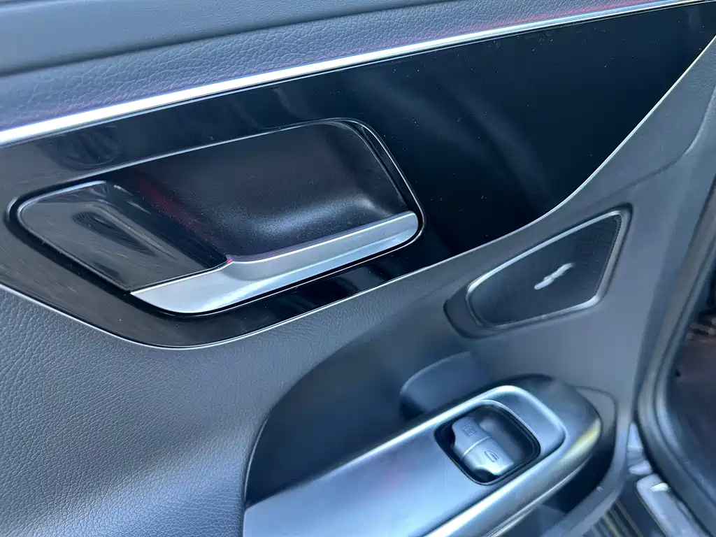 Mercedes-Benz C-Class 2024 — фото 17