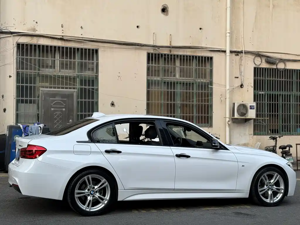 BMW 3 Series 2018 — фото 3