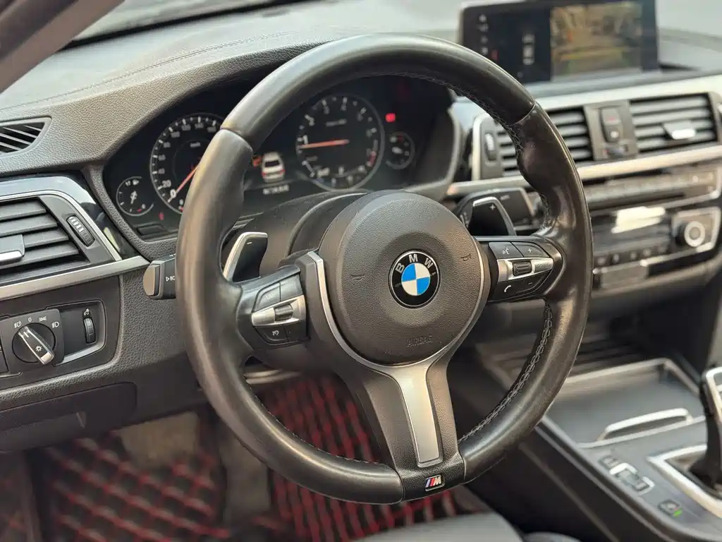 BMW 3 Series 2018 — фото 20