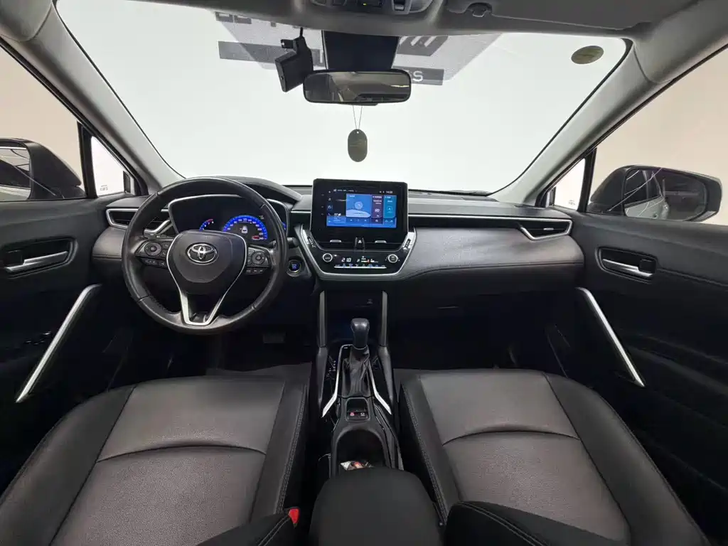 Toyota Corolla Cross 2022 — фото 14