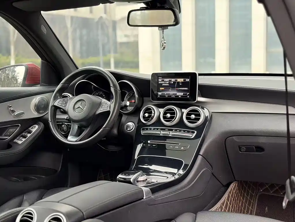 Mercedes-Benz GLC 2018 — фото 14