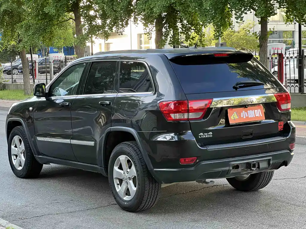 Jeep Grand Cherokee 2012 — фото 6