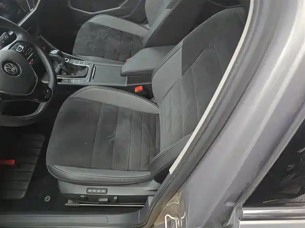 Volkswagen Sagitar 2021