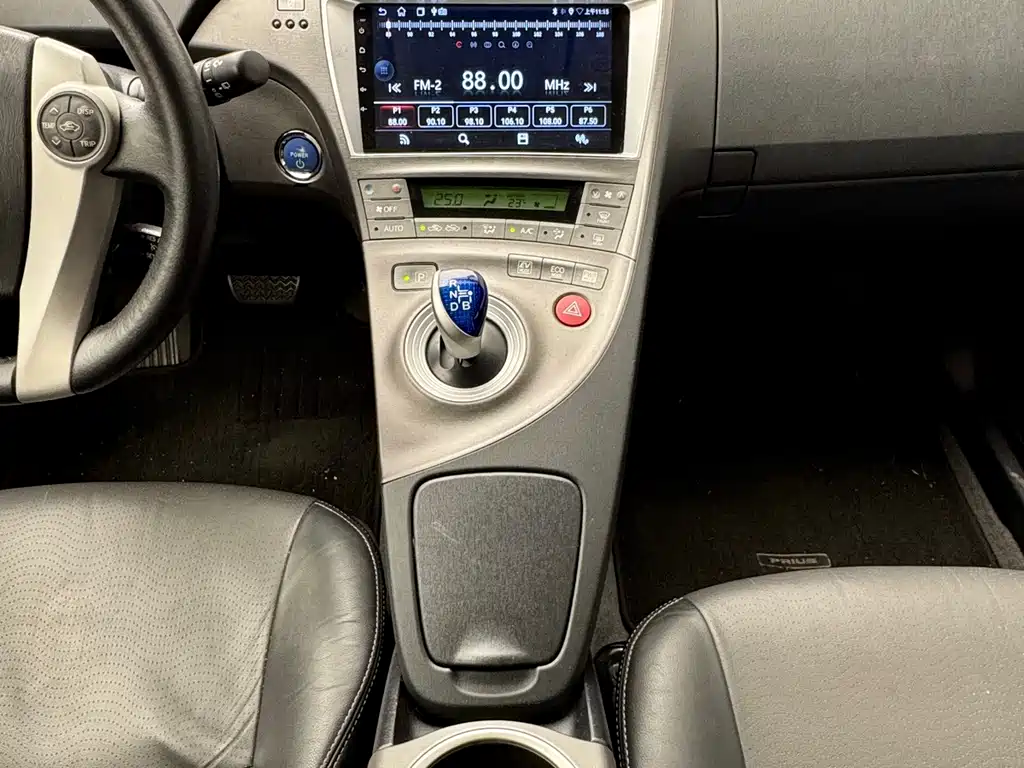 Toyota Prius 2012 — фото 17